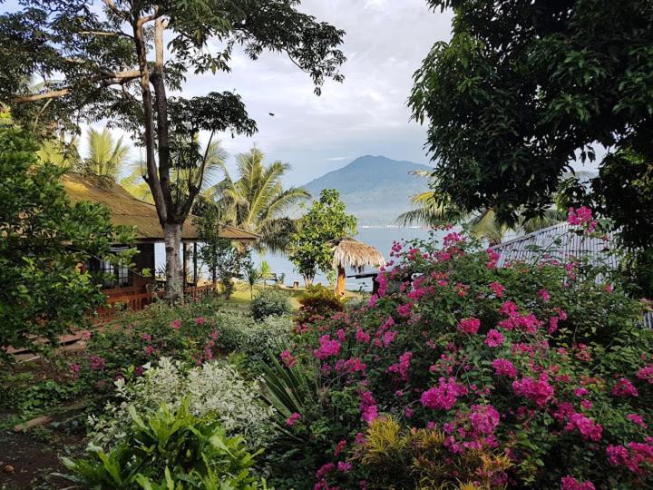 Two Fish Resort Lembeh Bitung Exterior photo